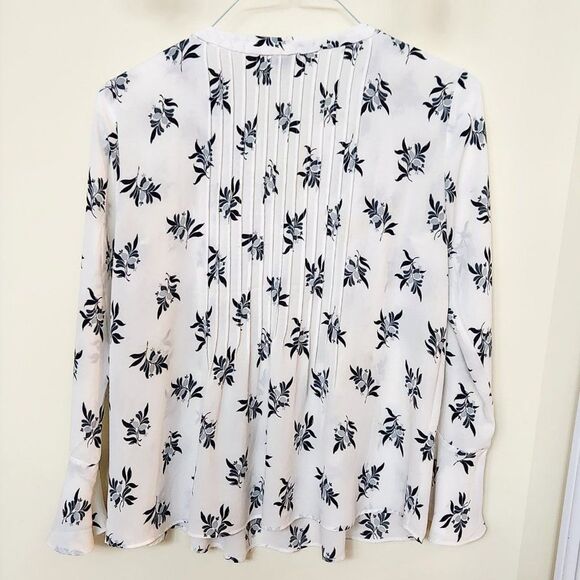 Ann Taylor Flowy Bell Sleeve Blouse Navy Sprigs Sz S - Picture 2 of 6